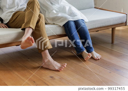 Men and women relaxing on the sofa Parts cut 99317455