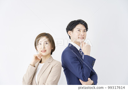 女商人和商人白色背景的肖像 99317614