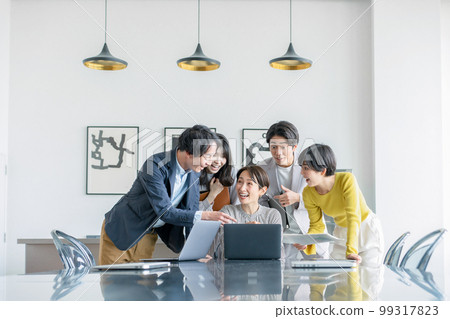 Business scene happy victory 99317823