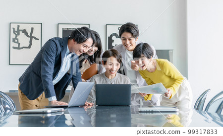 Business scene happy victory 99317833