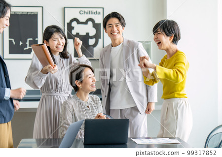 Business scene happy victory 99317852