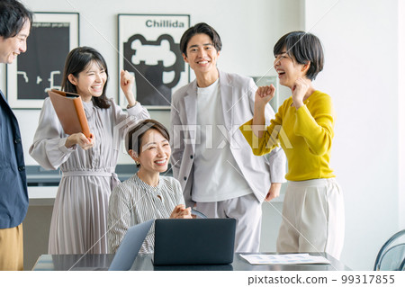 Business scene happy victory 99317855