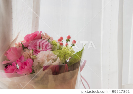 Bouquet and lace curtain 99317861