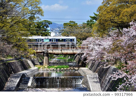 Urban Network Tokaido Main Line Sakurazaki Go over the Shukugawa Railway Bridge Urban Network Tokaido Main Line Sakurazaki Go over the Shukugawa Railway Bridge 99317966