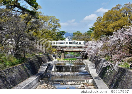 Urban Network Tokaido Main Line Sakurazaki Go over the Shukugawa Railway Bridge Urban Network Tokaido Main Line Sakurazaki Go over the Shukugawa Railway Bridge 99317967