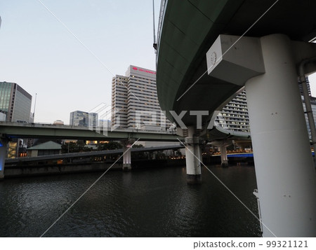 Twilight, Festival Hall, Dojima River, Watanabe Bridge, Hanshin Expressway Route 11 Ikeda Line, Nakanoshima promenade, river, clouds, highway 99321121