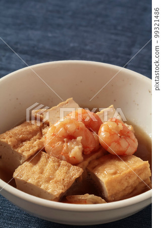 炸豆腐和燉蝦（家常菜） 99321486
