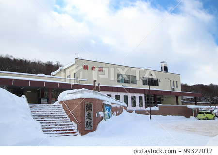 In front of JR Abashiri Station in deep snow (Abashiri City, Hokkaido) 99322012