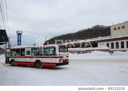 In front of JR Abashiri Station in deep snow (Abashiri City, Hokkaido) In front of JR Abashiri Station in deep snow (Abashiri City, Hokkaido) 99322016