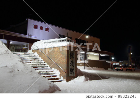 雪夜的JR網走站前 99322243