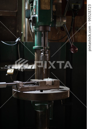 Drilling with drilling machine 99328723