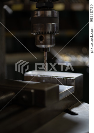 Threading with a Tapping Drilling Machine Threading with a Tapping Drilling Machine 99328739