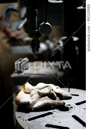 Work gloves and drilling machine Work gloves and drilling machine 99328988