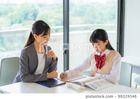 Junior high school student to study Junior high school student to study 99329346