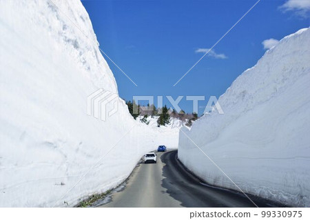 春天的八甲田十和田金線雪廊 99330975