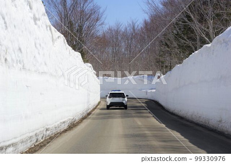 春天的八甲田十和田金線雪廊 99330976