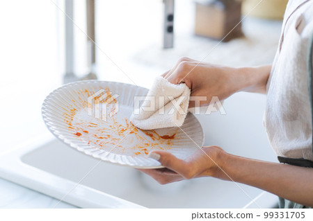 擦去油漬的照片 99331705