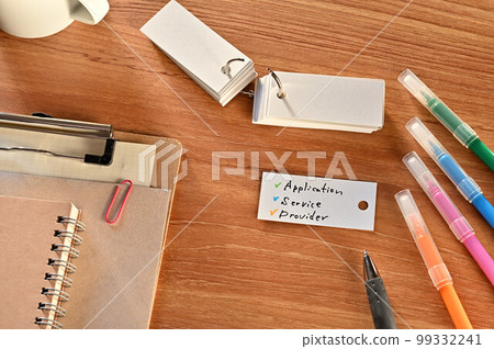 一張桌子,上面寫著應用程序服務提供商 一張桌子,上面寫著應用程序服務提供商 99332241