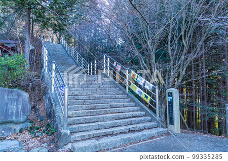 《山梨縣》富士吉田市新倉富士淺間神社咲夜姬階梯 99335285