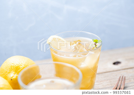 Lemon juice (100% fruit juice) 99337081