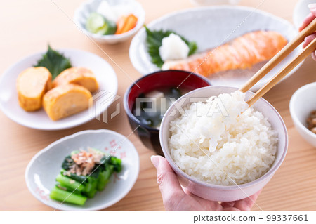 Image of breakfast 99337661