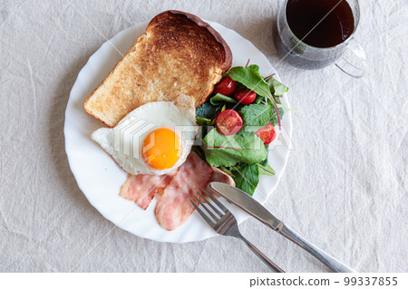 多士和煎蛋早餐 99337855