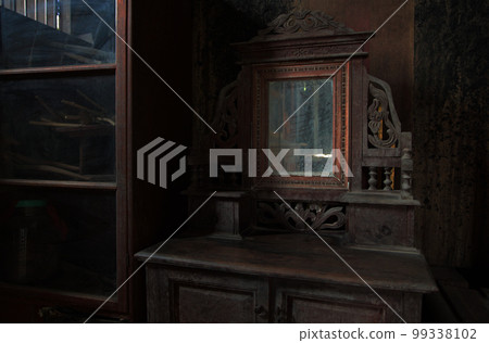 antique shop display 99338102