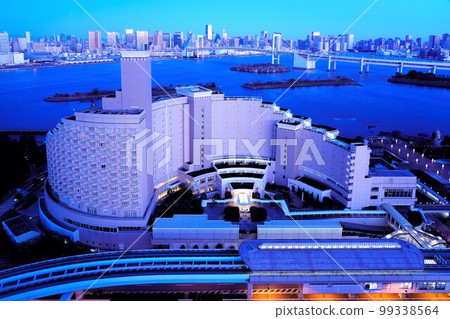 View of the city center from the upper floors of a hotel in Odaiba, Tokyo (the day after snow) 99338564