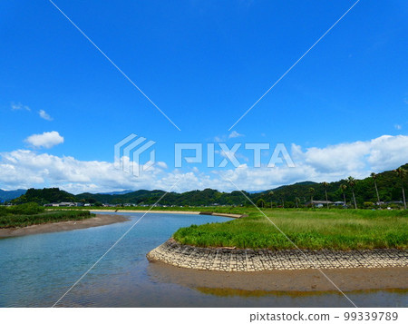 Blue sky, blue sea and park 99339789