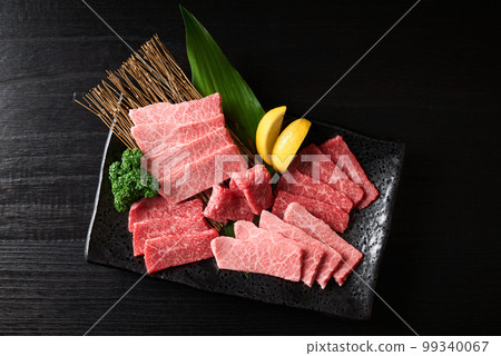 日本和牛烤肉的大理石紋和瘦肉 99340067