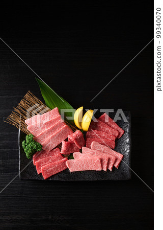 日本和牛烤肉的大理石紋和瘦肉 99340070