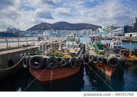 Port of Busan largest harbor in South Korea 99343760