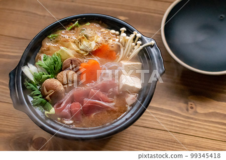 在懷石料理爐上吃牡丹火鍋 99345418