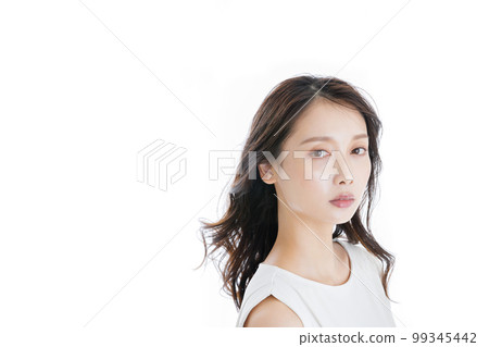 Beautiful woman 99345442