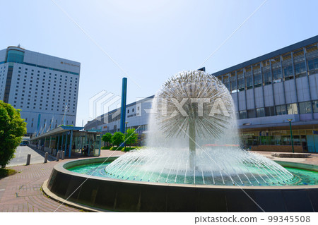 [Okayama Prefecture] April: Clear blue skies and early summer in front of Okayama Station 99345508