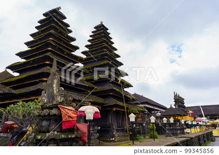 Besakih Temple，巴厘島印度教的主廟 99345856
