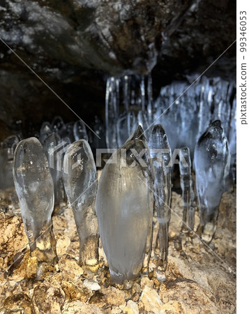 The Mystery of the Cold Winter Revealed by the Hyakujojiki Cave The Mystery of the Cold Winter Revealed by the Hyakujojiki Cave 99346053