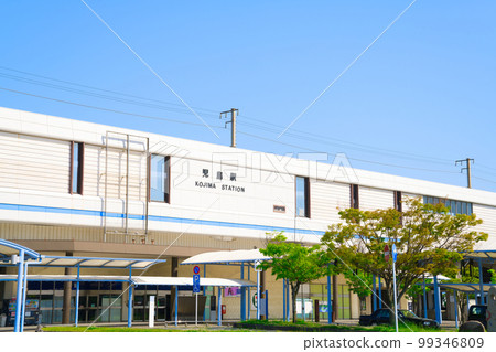 [Okayama Prefecture] April, in front of Kojima Station with clear blue skies and fresh greenery 99346809