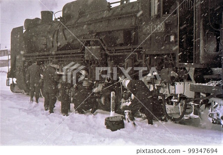 1971 D51 Hakodate Main Line Hokkaido documentary photograph inspecting at Kutchan Station 1971 D51 Hakodate Main Line Hokkaido documentary photograph inspecting at Kutchan Station 99347694