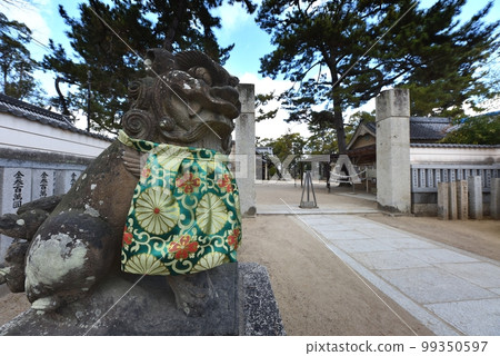 Inano Shrine Un-shaped female lion, Itami City Inano Shrine Un-shaped female lion, Itami City 99350597
