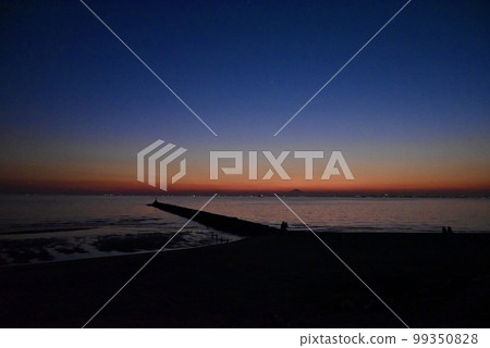 Makuhari Coastline and Magic Hour Makuhari Coastline and Magic Hour 99350828