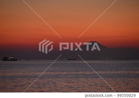 Coastal sunset and Mt.Fuji Coastal sunset and Mt.Fuji 99350829