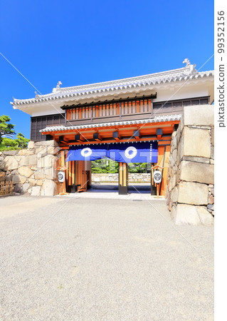 [香川縣]高松城跡和櫻之門（玉藻公園），天氣晴朗的歷史遺跡 99352156