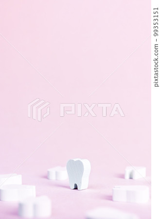 Banner with white perfect teeth on pink background. Dental care, stomatology, dentist work, plaque, cavity and gum disease prevention concept. Place for text 99353151