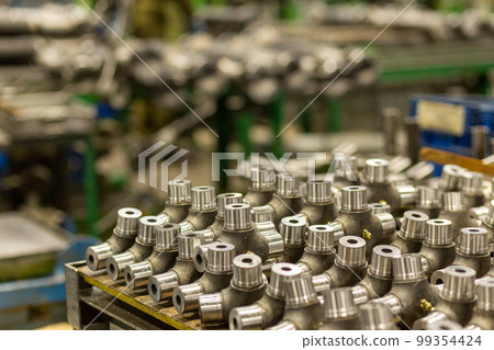 Universal joint crosses are on the workbench 99354424