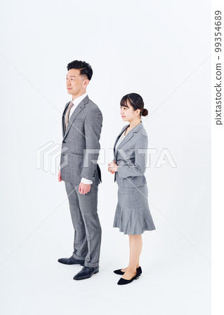 Men and women in suits 99354689