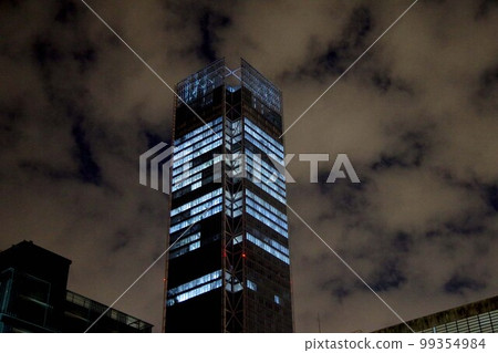 台灣台北的藍色發光建築 99354984