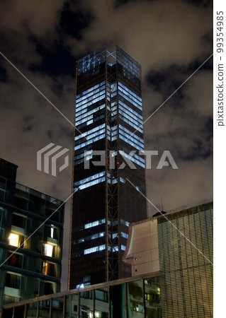 台灣台北的藍色發光建築 99354985