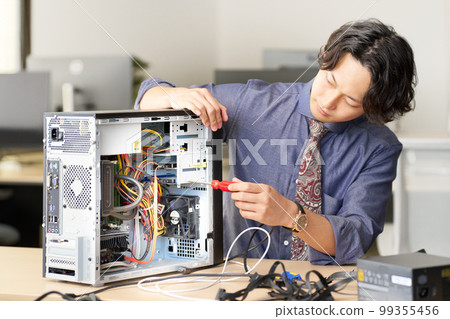 Male staff who opens the PC and performs internal maintenance Setting kitting business image 99355456