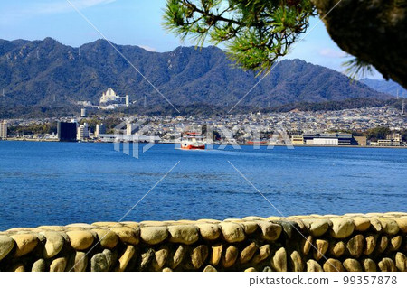 前往安藝的宮島......通往大海和渡輪的門戶 99357878